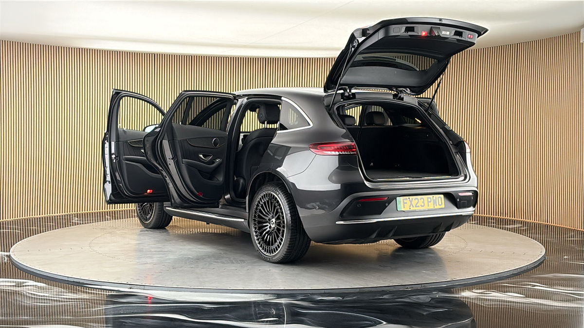 Mercedes-Benz EQC Image 24