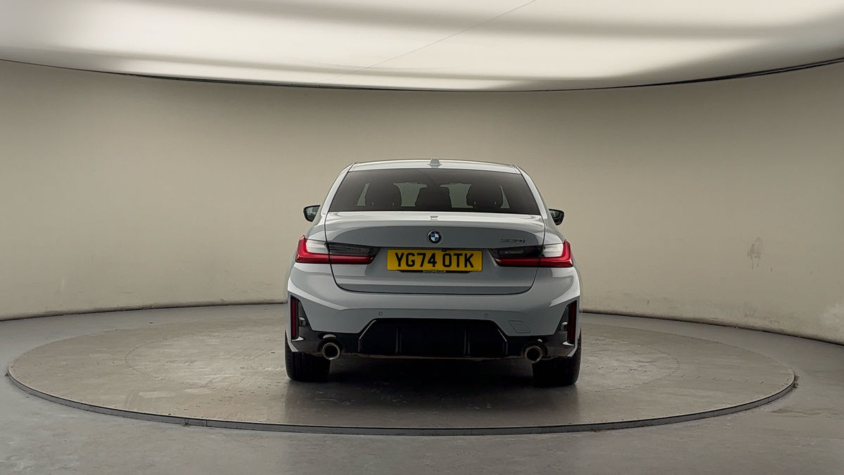 BMW 3 Series Image 4