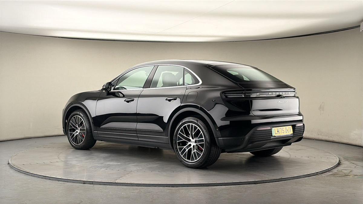 More views of Porsche Macan