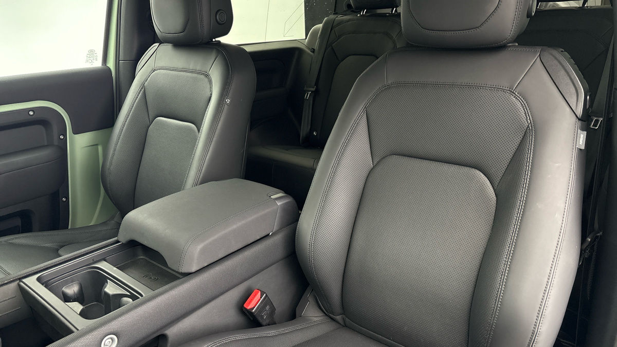 Land Rover Defender 90 Urban Image 7