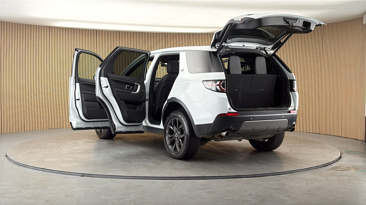 Land Rover Discovery Sport Image 23