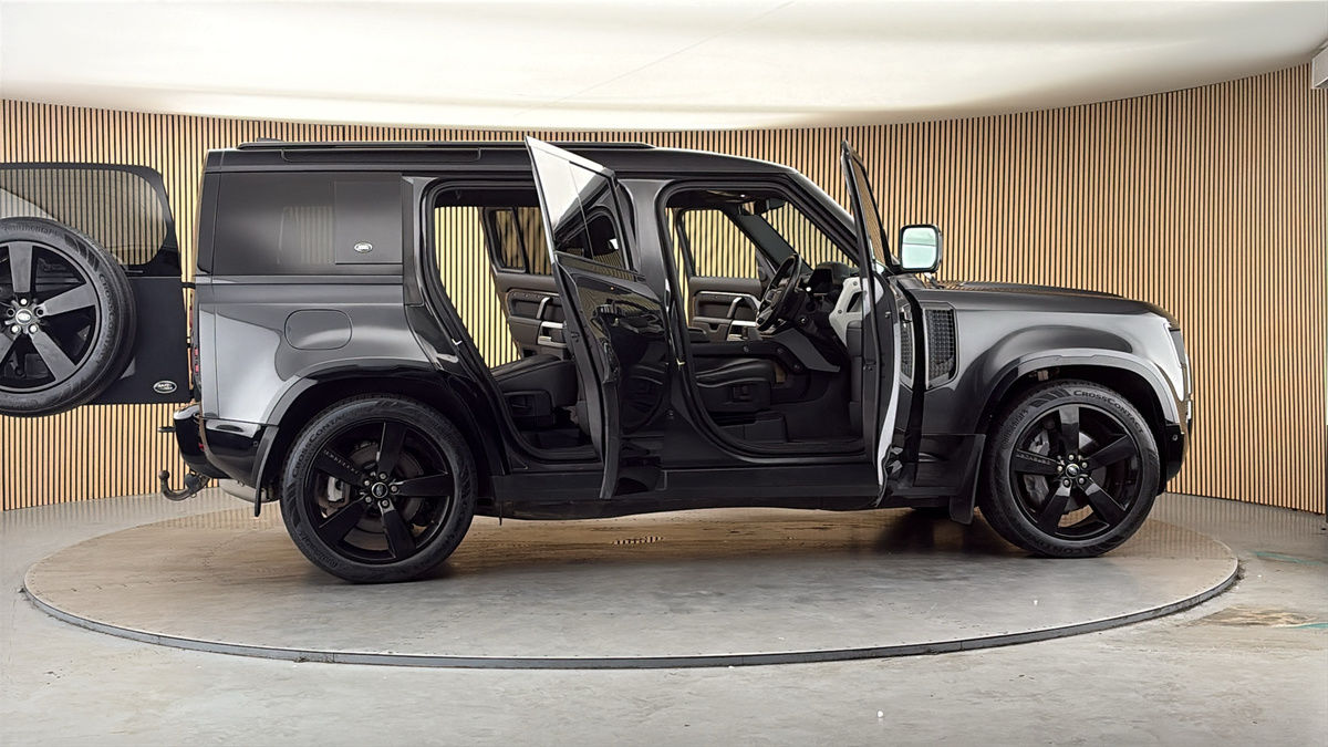 More views of Land Rover Defender 110