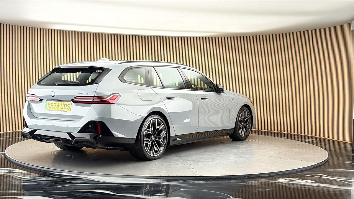 More views of BMW i5