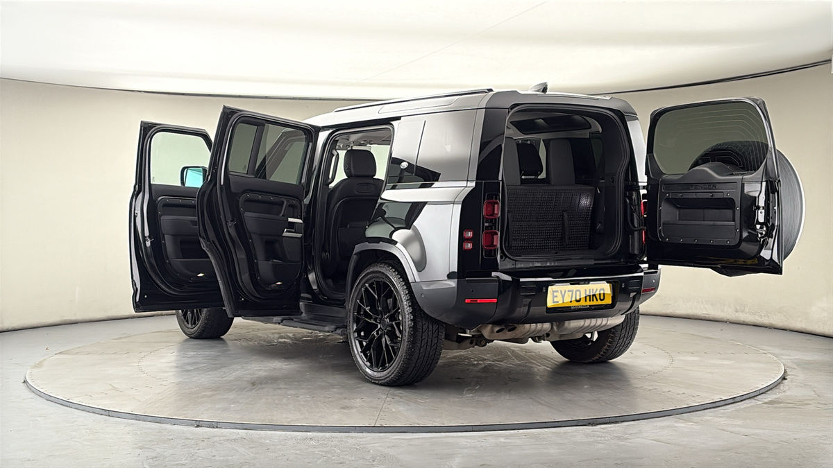 Land Rover Defender 110 Image 23