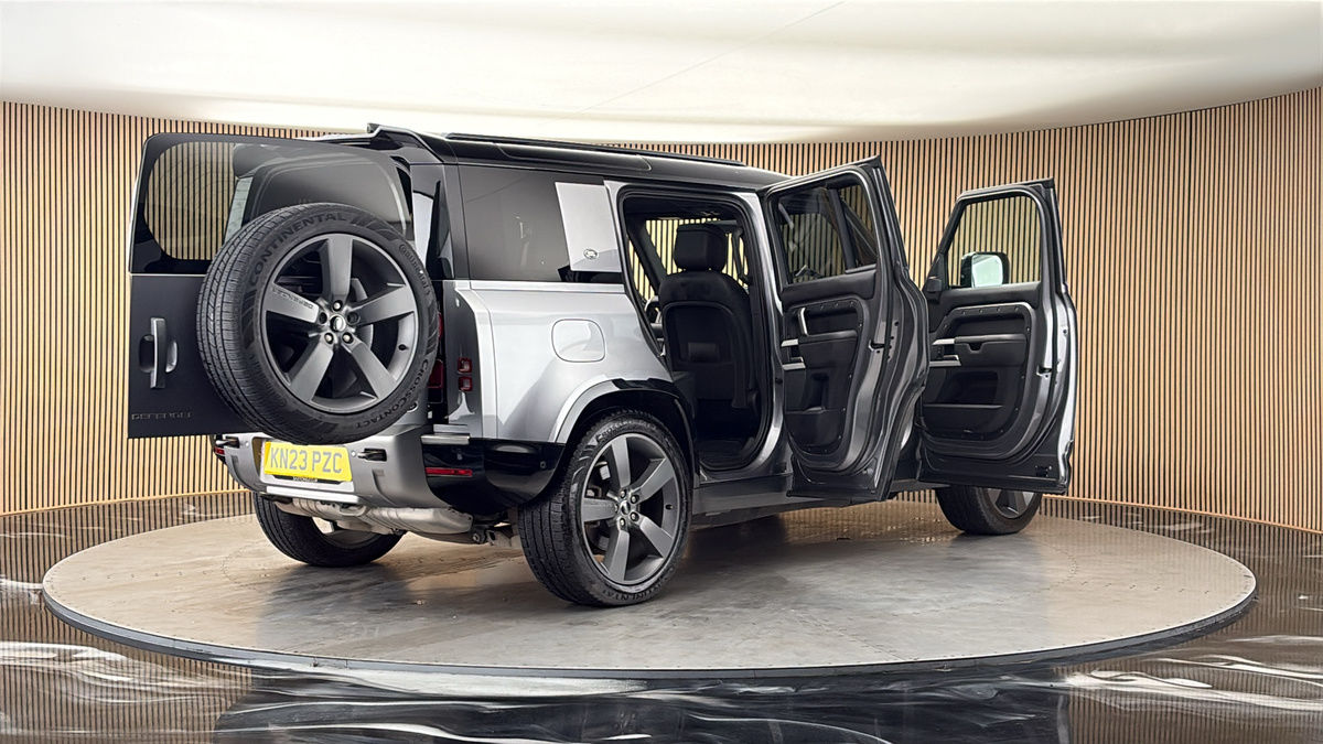 More views of Land Rover Defender 110