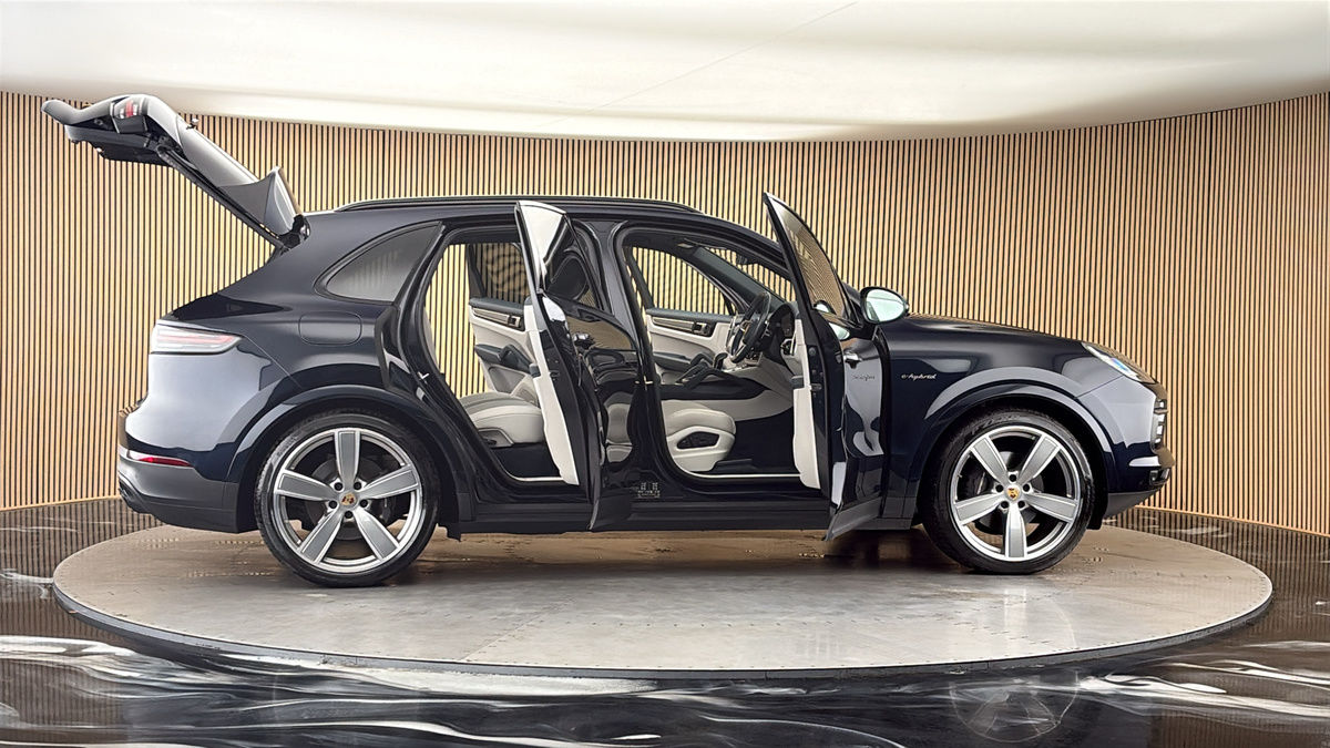 More views of Porsche Cayenne