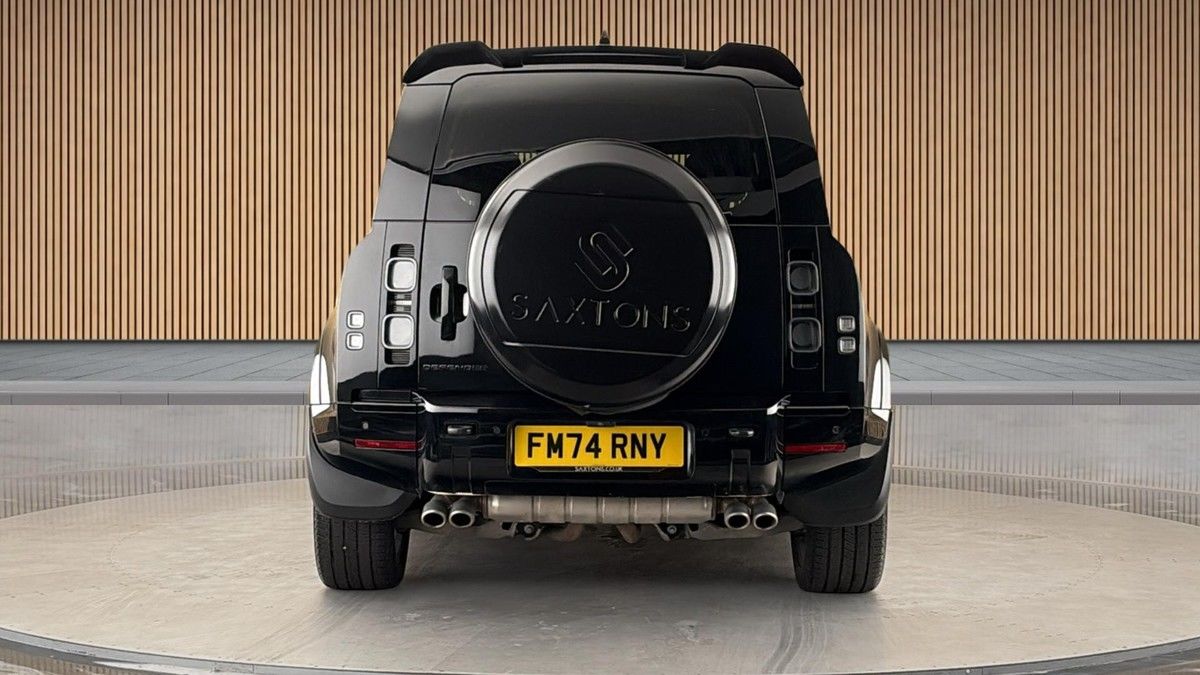 Land Rover Defender 110 Image 4