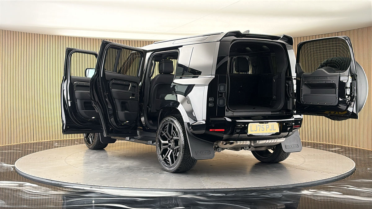 Land Rover Defender 110 Urban Image 23