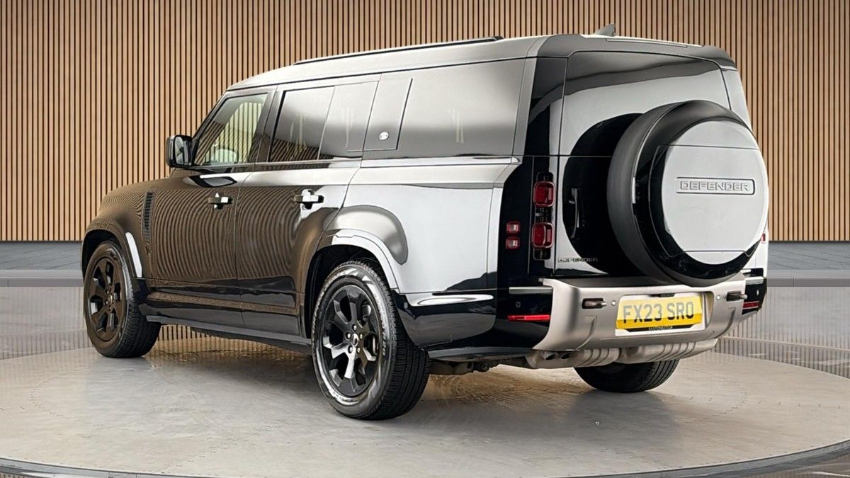 Land Rover Defender 130 Image 2