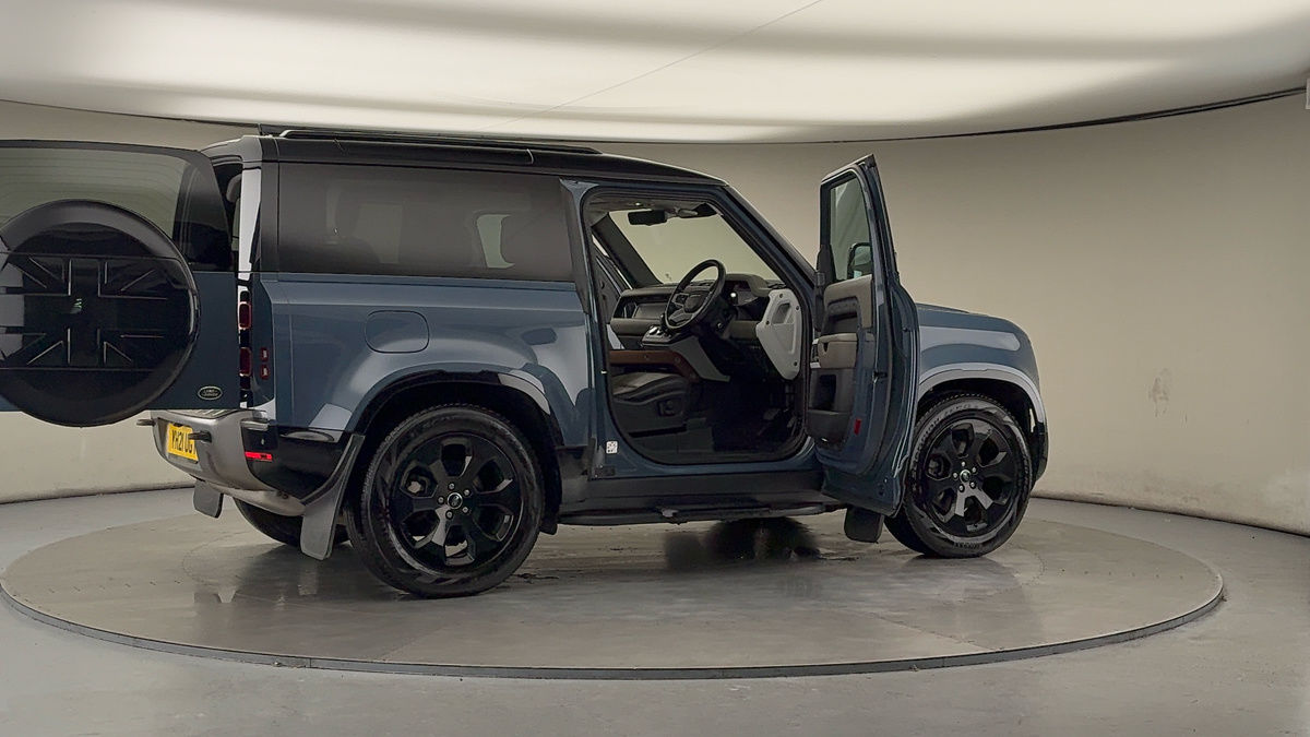 More views of Land Rover Defender 90