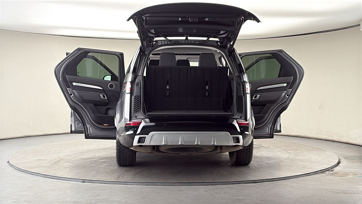 More views of Land Rover Discovery