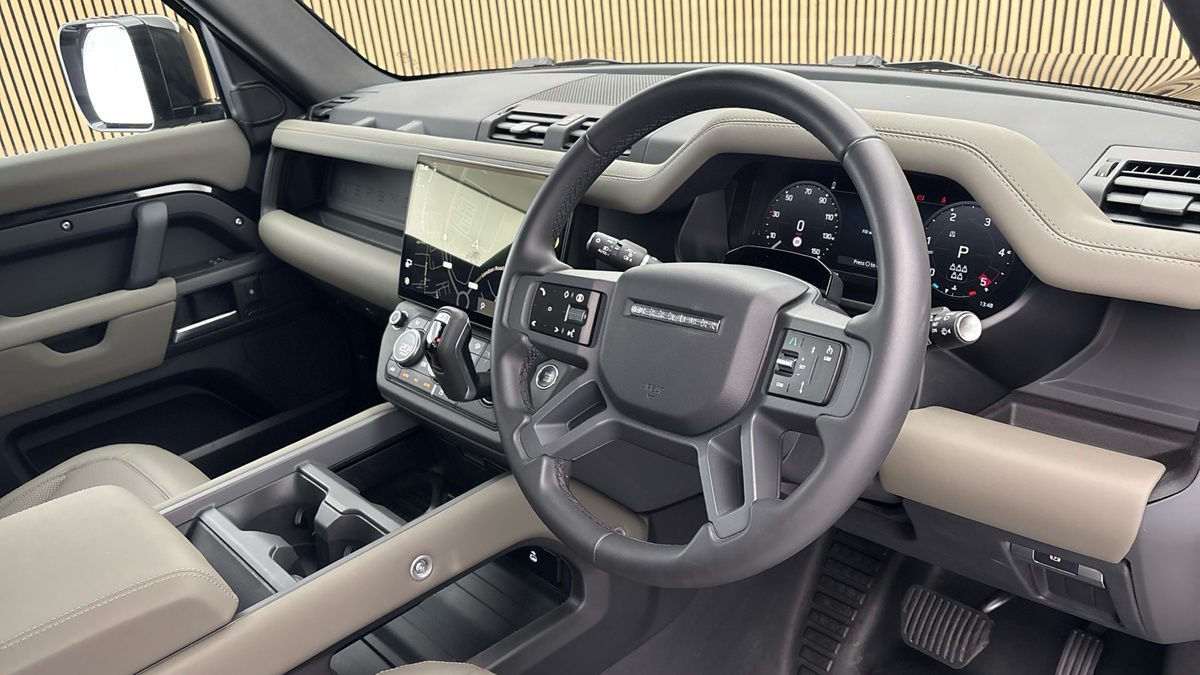 Land Rover Defender 110 Image 5