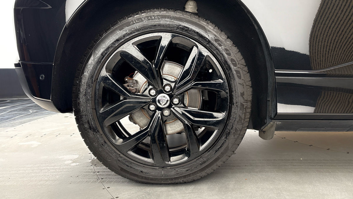 Jaguar I-PACE Image 10