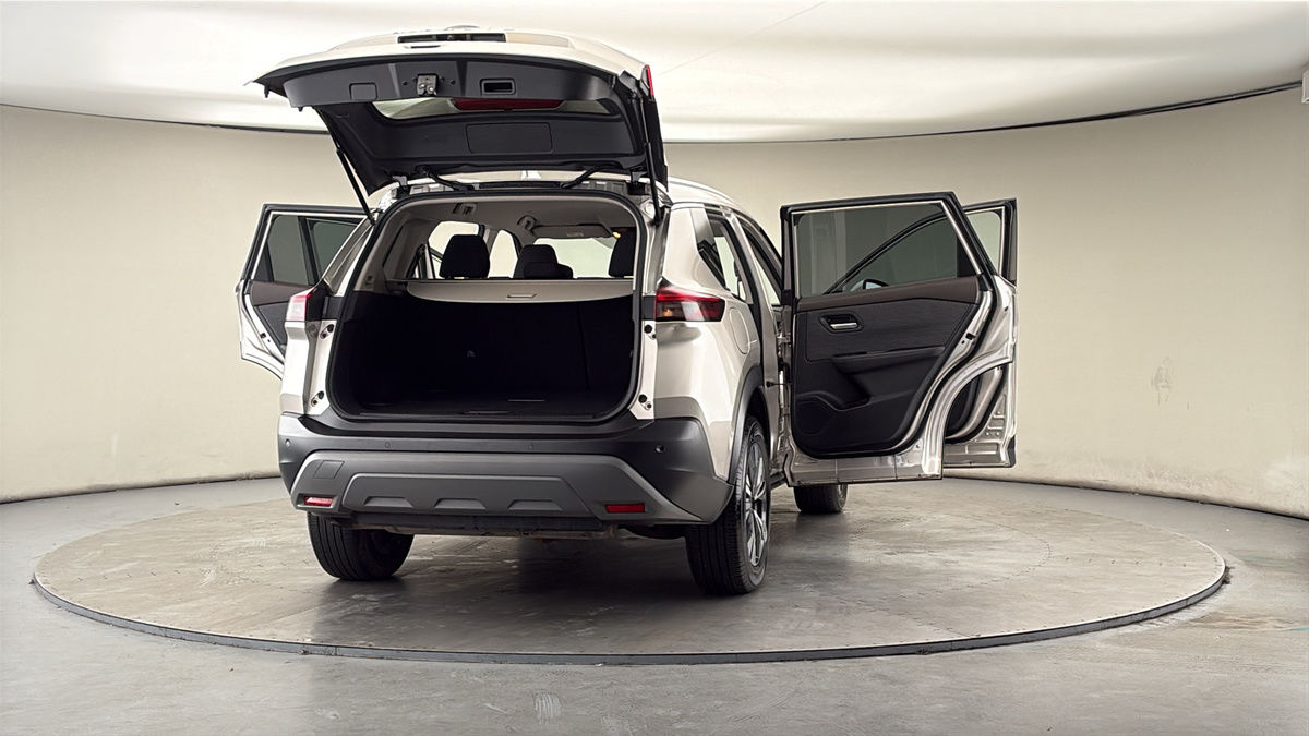 More views of Nissan X-Trail