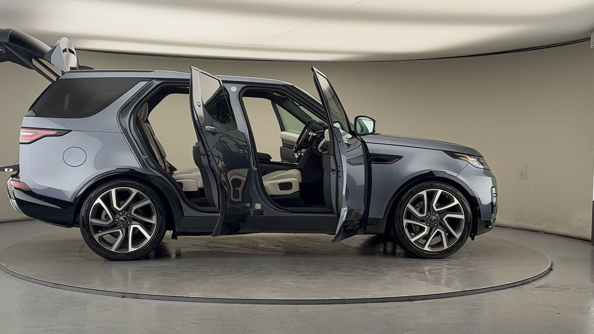 More views of Land Rover Discovery