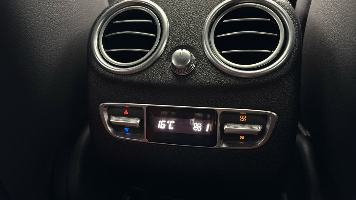 Mercedes-Benz GLC Image 30