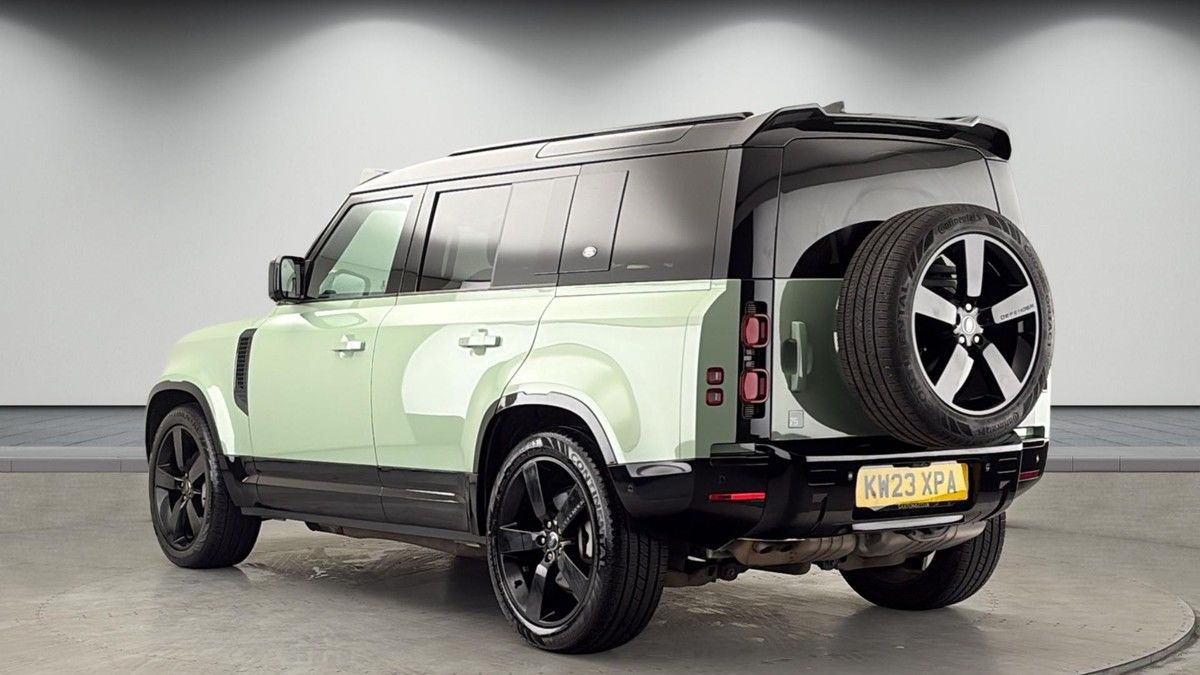 Land Rover Defender 110 Image 2