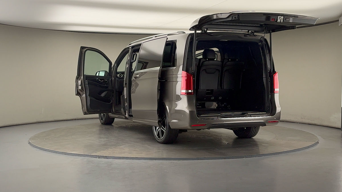 Mercedes-Benz V Class Image 23