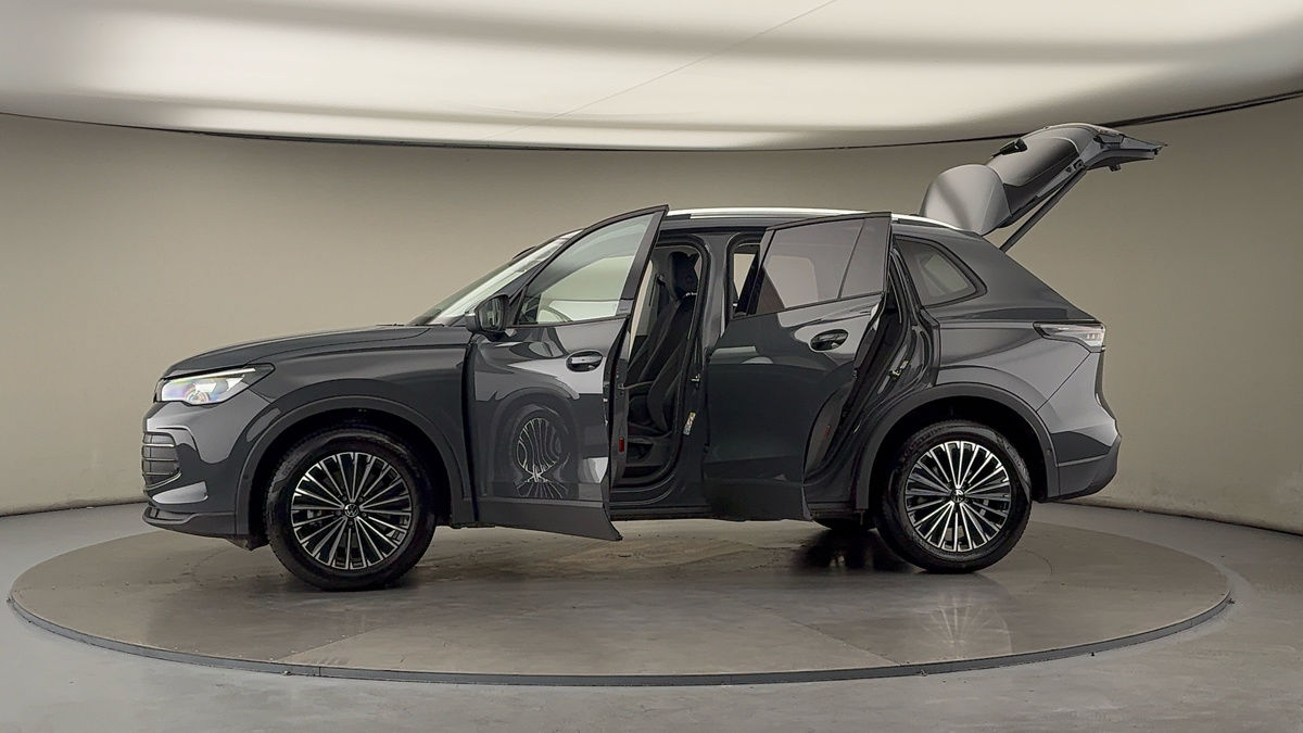 More views of Volkswagen Tiguan