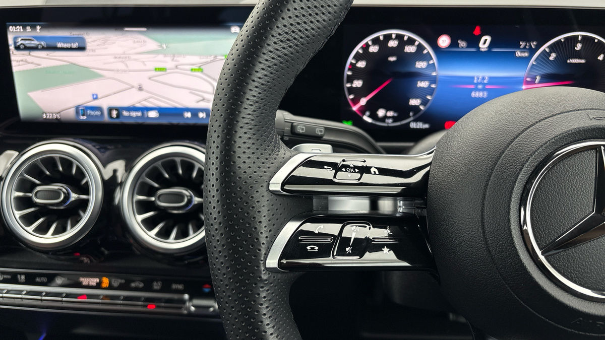 Mercedes-Benz GLB Image 13