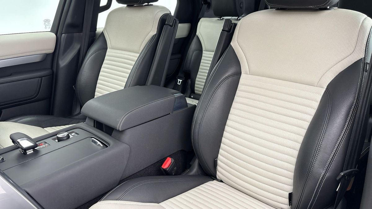 Land Rover Discovery Image 7