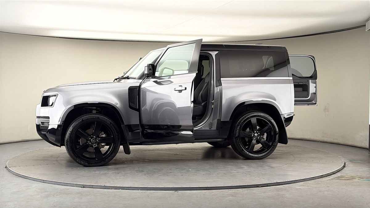 More views of Land Rover Defender 90