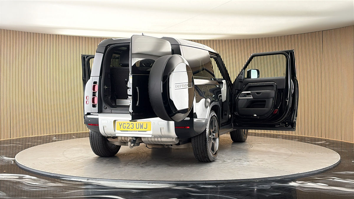 More views of Land Rover Defender 90