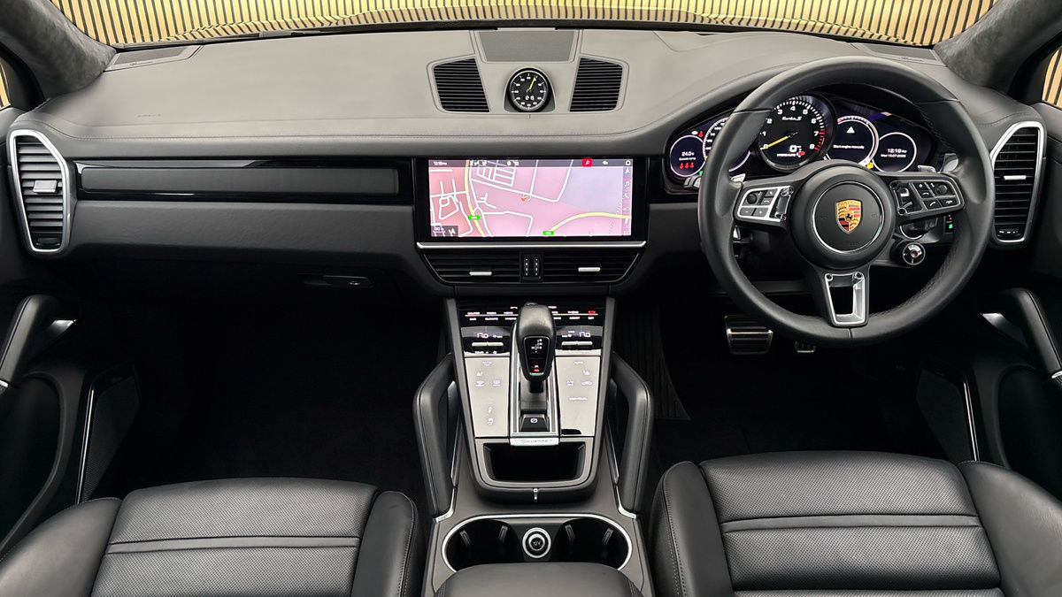 Porsche Cayenne Image 12