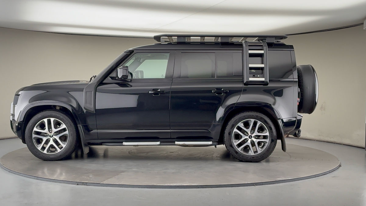 Land Rover Defender 110 Image 15