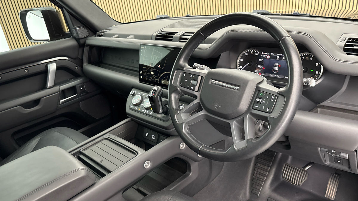 Land Rover Defender 110 Image 5