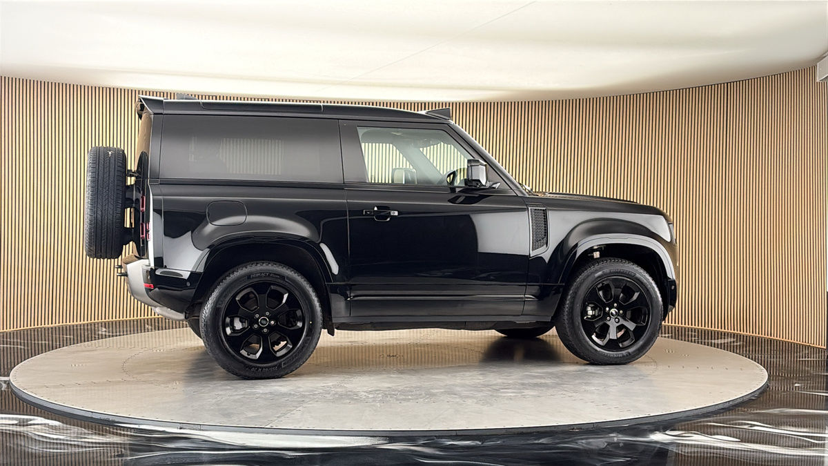 More views of Land Rover Defender 90
