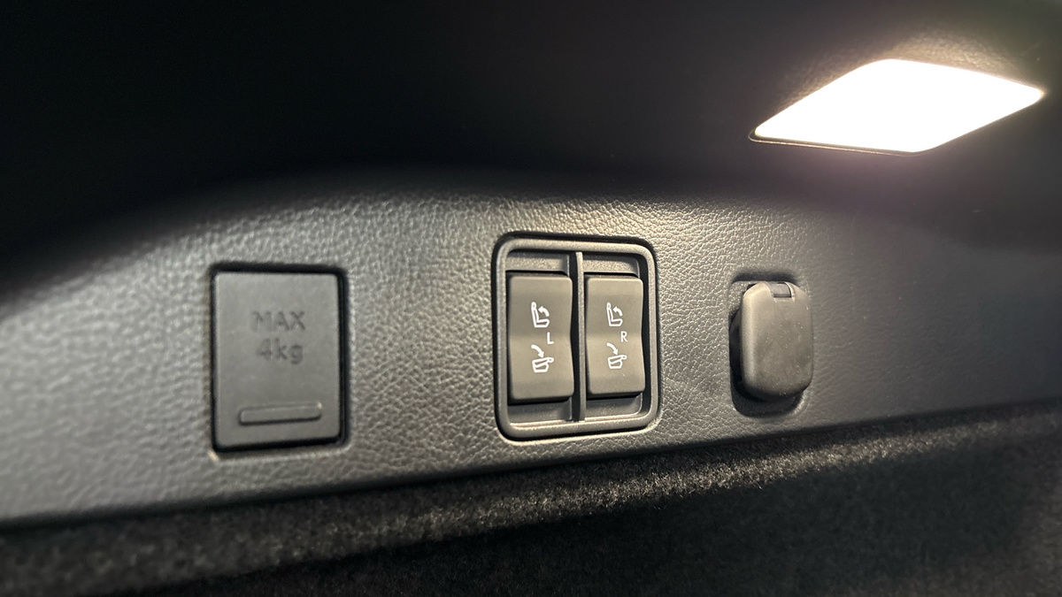 Lexus RX Image 43