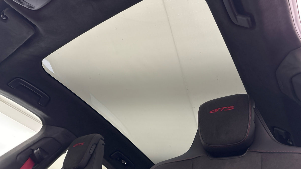 Porsche Taycan Image 6