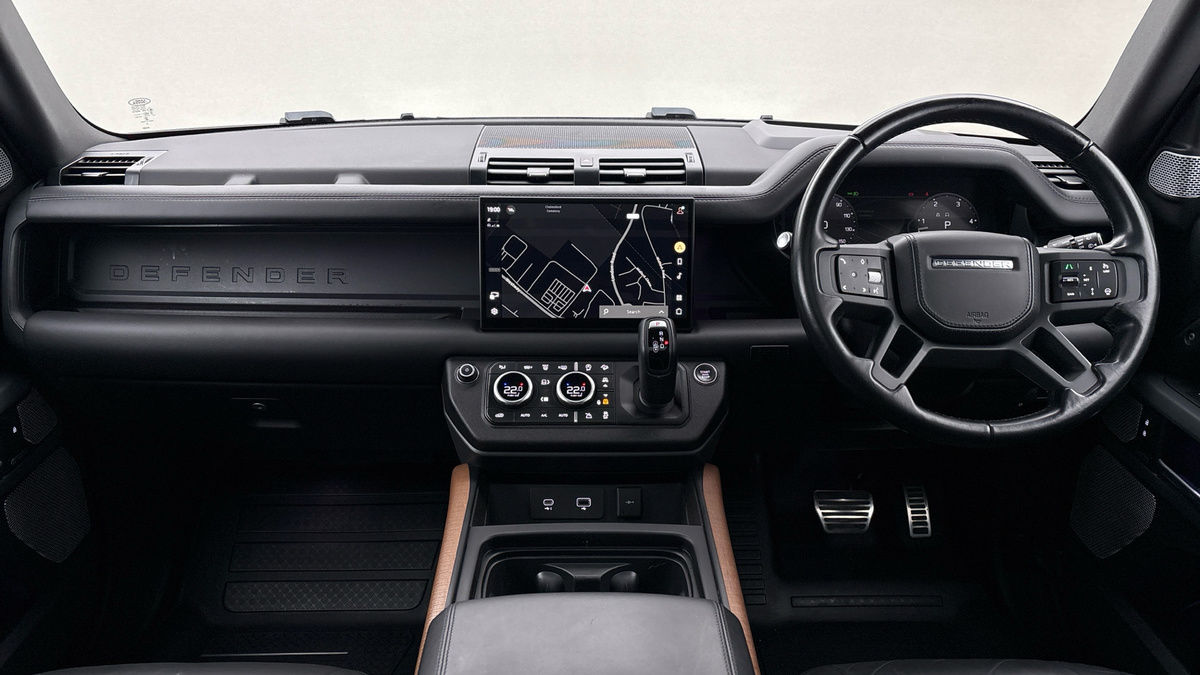 Land Rover Defender 130 Image 12