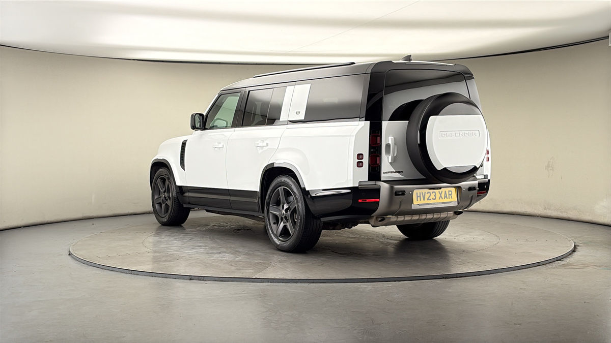 Land Rover Defender 130 Image 2