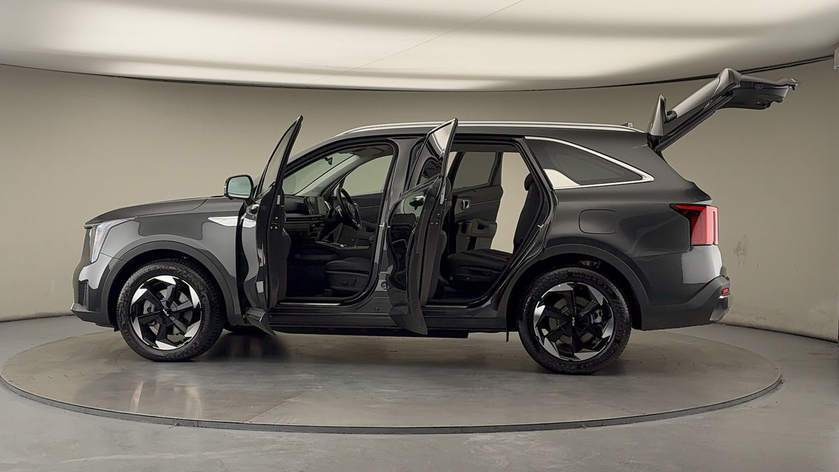 More views of Kia Sorento