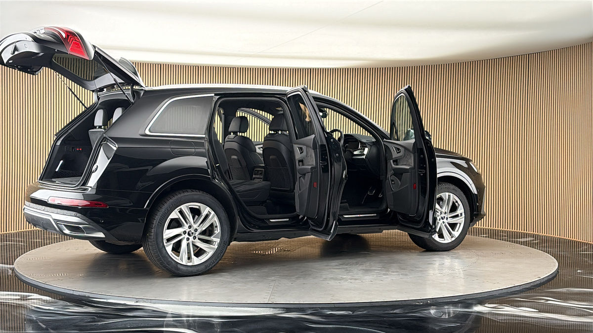 More views of Audi Q7