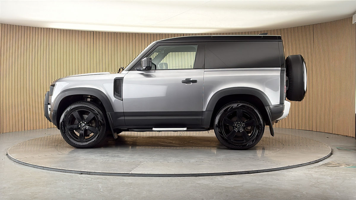 More views of Land Rover Defender 90