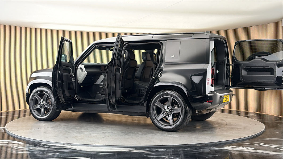 More views of Land Rover Defender 110