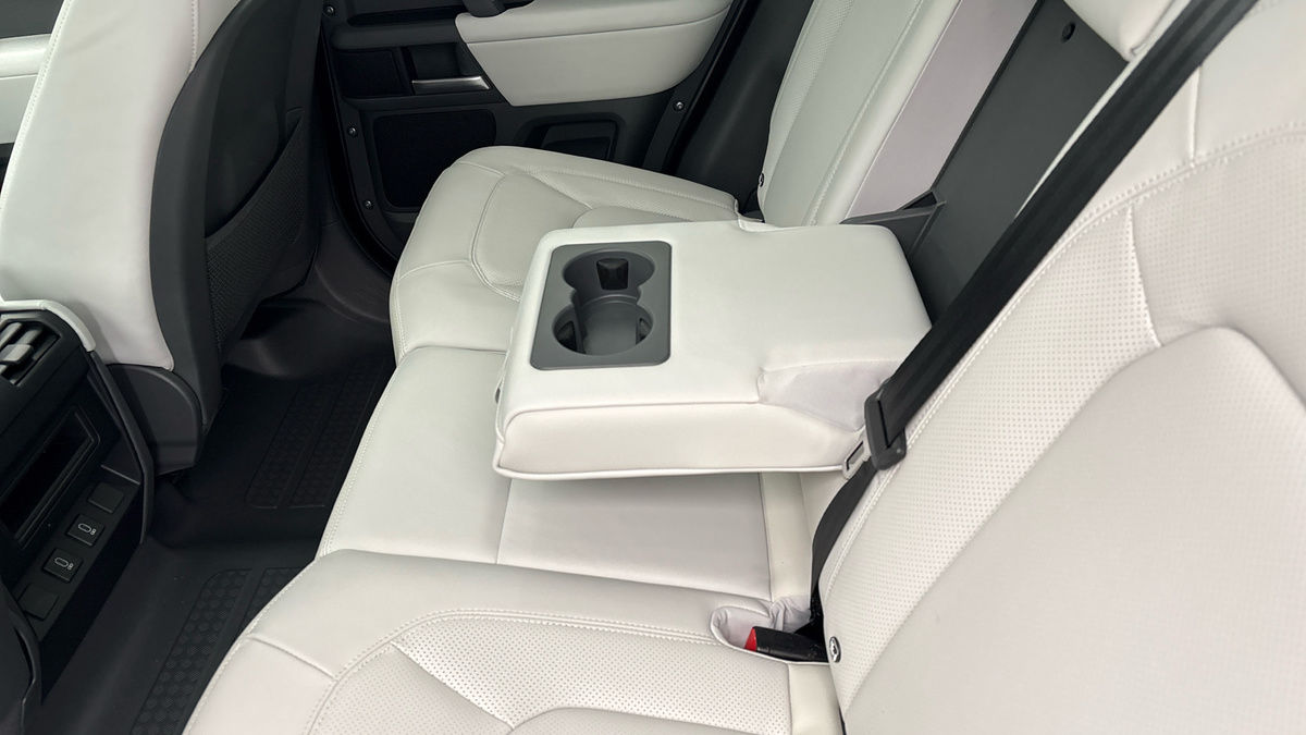 Land Rover Defender 110 Urban Image 18