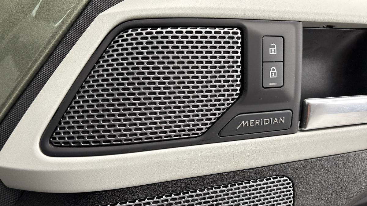 Land Rover Defender 110 Image 6