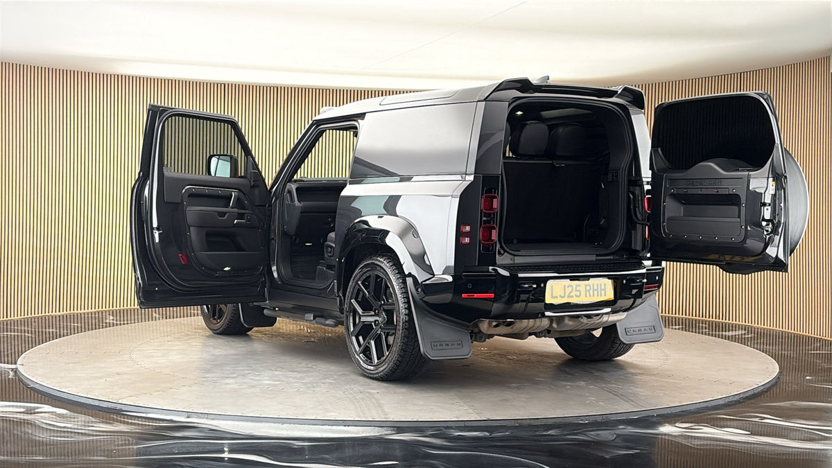 Land Rover Defender 90 Urban Image 23