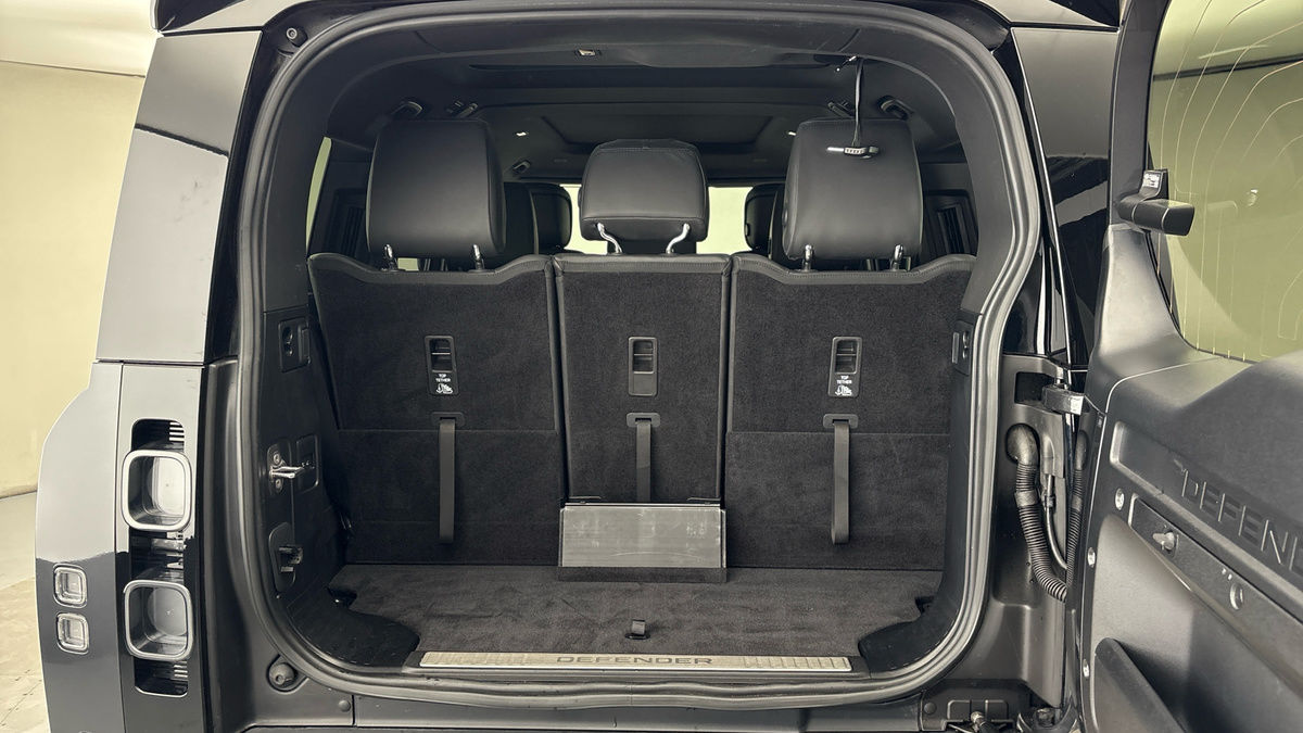 Land Rover Defender 130 Urban Image 11