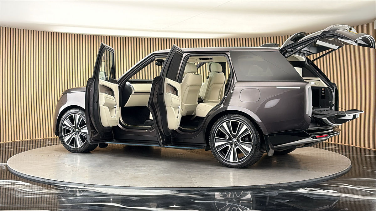 More views of Land Rover Range Rover