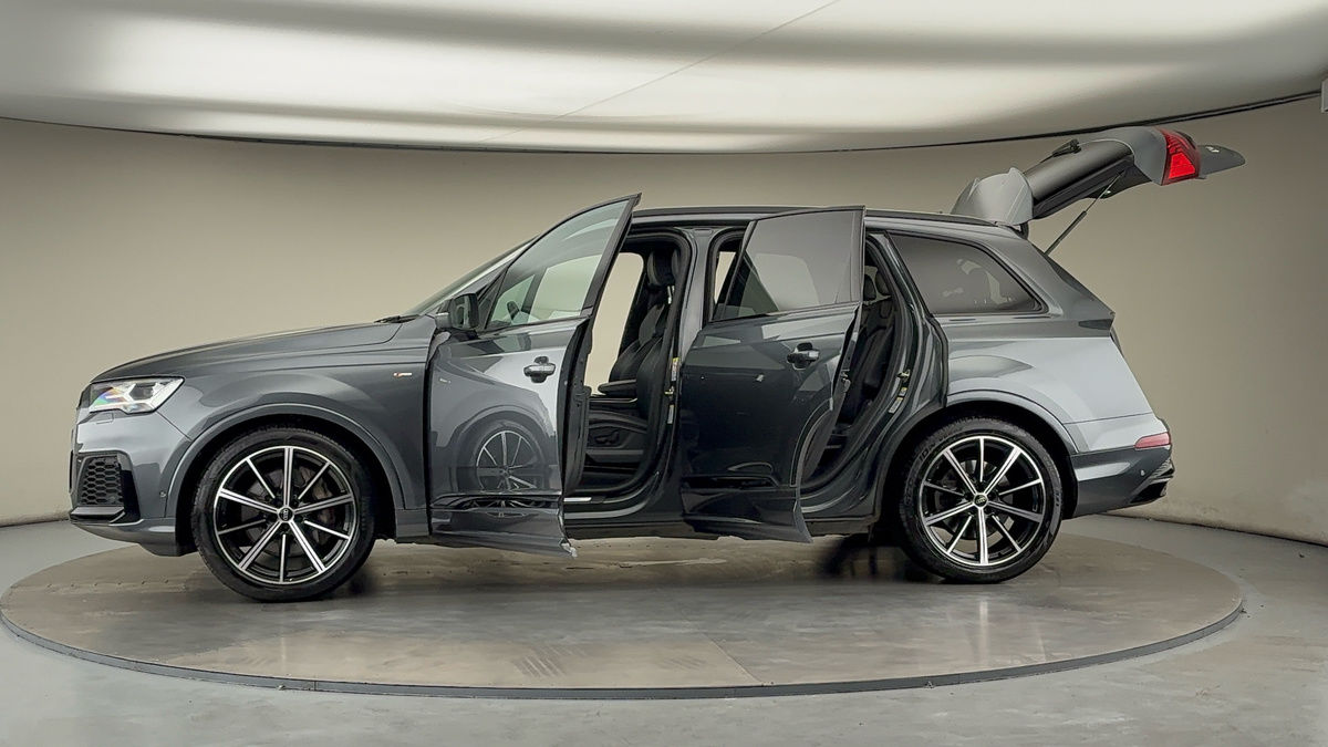 More views of Audi Q7