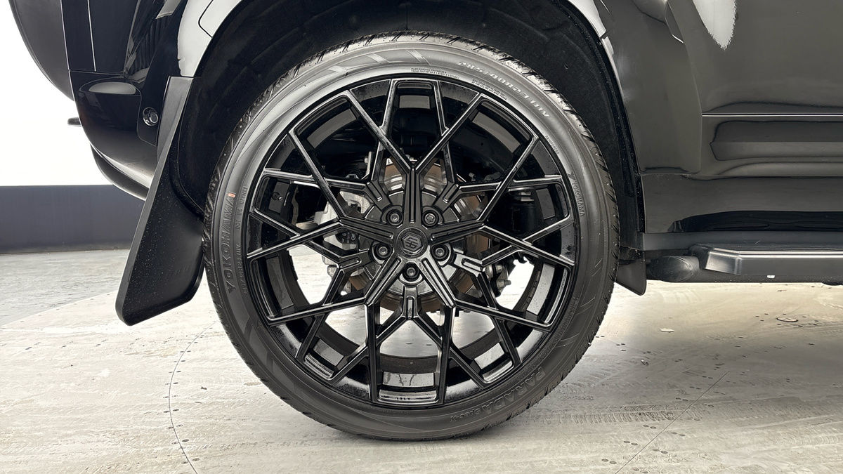 Land Rover Defender 110 Urban Image 10