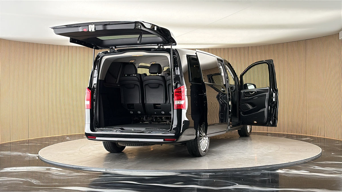 More views of Mercedes-Benz Vito