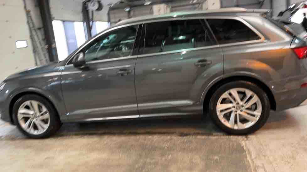 More views of Audi Q7