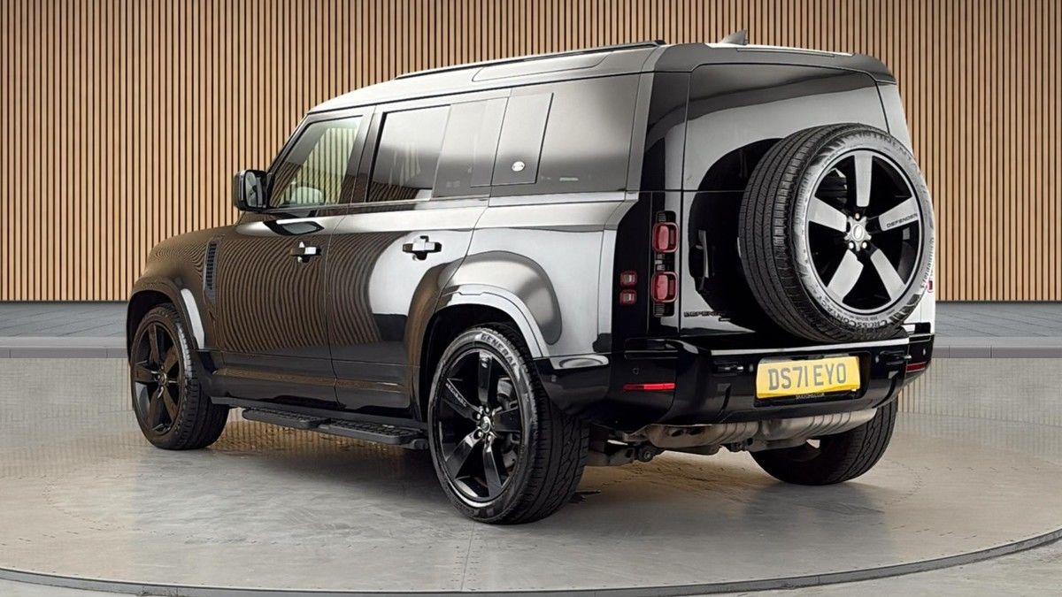 Land Rover Defender 110 Image 2