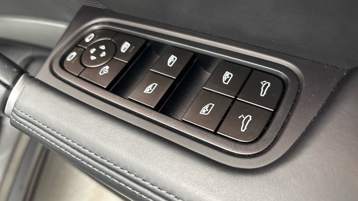 Porsche Cayenne Image 28